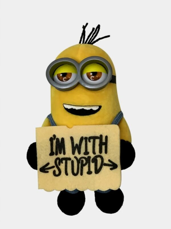 Maskotka MINIONEK MINION Z TABLICZKĄ