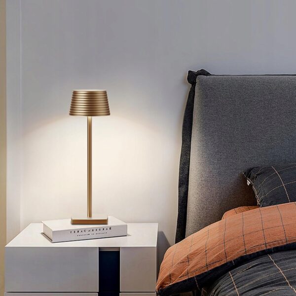 Lampka nocna LED wolnostojąca uniwersalna w kolorze brązowym 35cm z wtyczką
